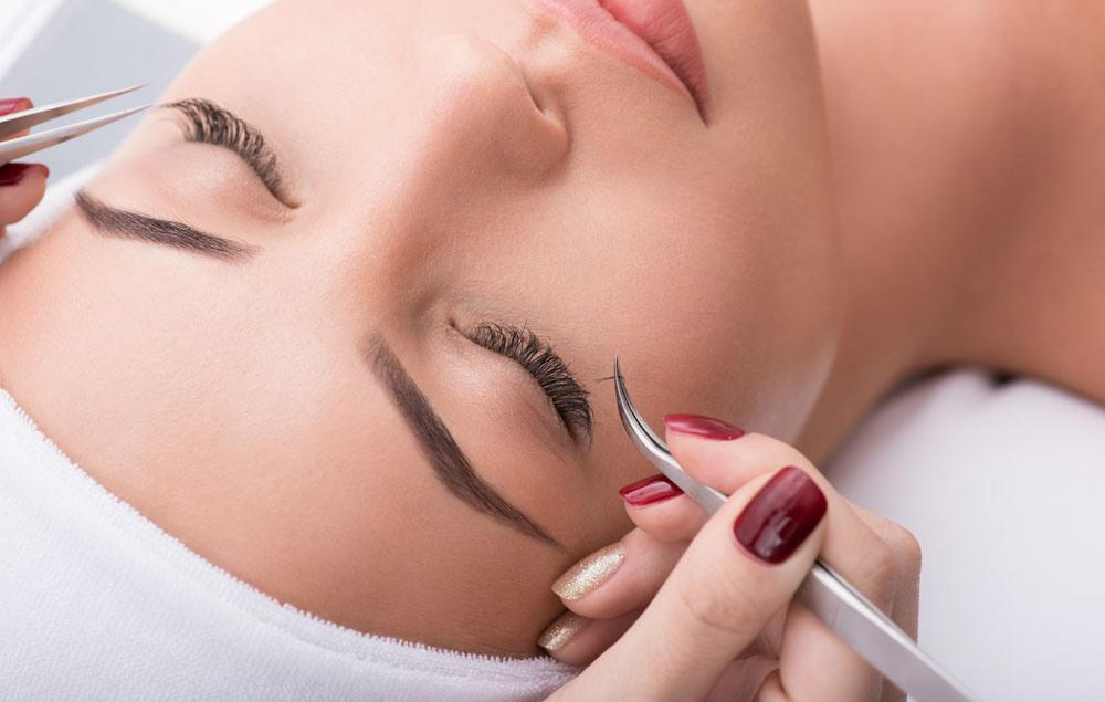 How to Apply Eyelash Extensions in 8 Simple Steps – TUTORIAL - DreamFlowerLashes®